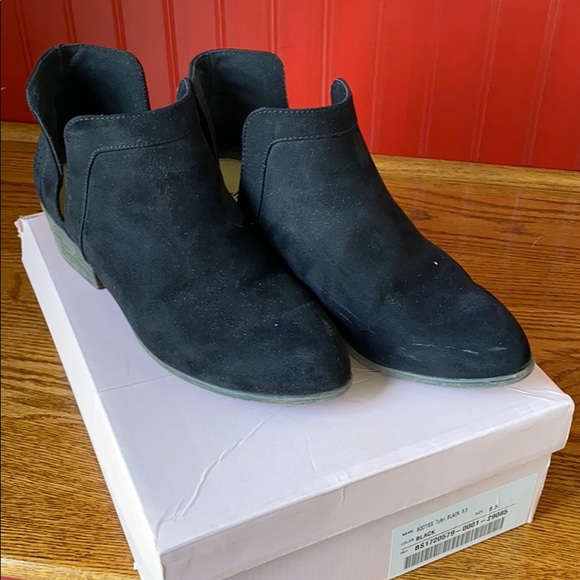 🖤JustFab Tyler cur-out booties🖤 - Picture 3 of 10